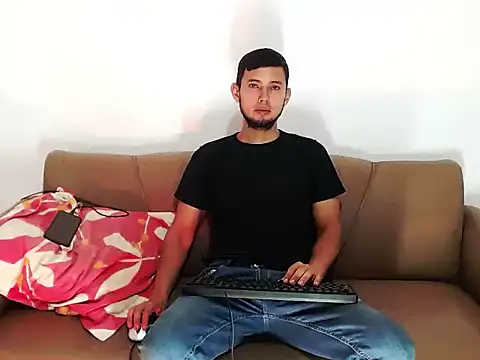 Snapshot of Braxel93 chatting on March 5, 2:40 am Braxel93 online show from March 5, 2:40 am