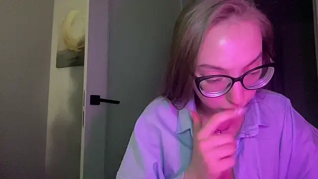 Snapshot of AngelinaFox0202 chatting on March 2, 8:15 pm AngelinaFox0202 online show from March 2, 8:15 pm