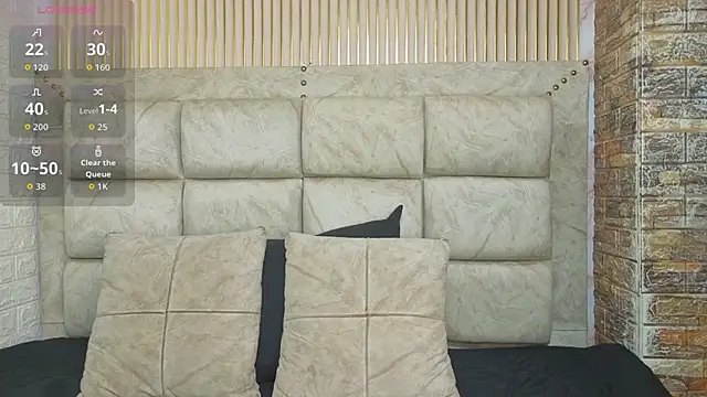 Snapshot of amarahanks11 chatting on March 24, 3:22 am amarahanks11 online show from March 24, 3:22 am