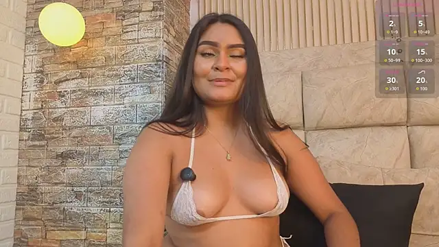 Snapshot of amarahanks11 chatting on April 9, 6:19 am amarahanks11 online show from April 9, 6:19 am