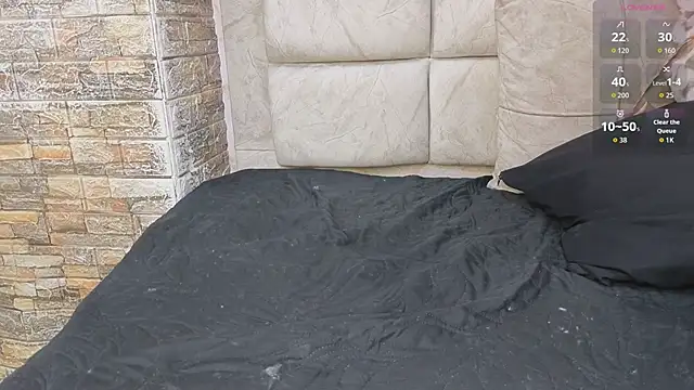 Snapshot of amarahanks11 chatting on April 11, 7:45 am amarahanks11 online show from April 11, 7:45 am