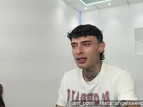 yourxcyberxangel online show from April 17, 12:46 am