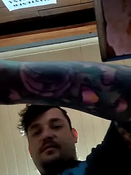 Snapshot of vikingo3333 chatting on March 4, 5:02 am vikingo3333 online show from March 4, 5:02 am