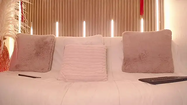 Max Hader  online show from March 7, 2:30 am