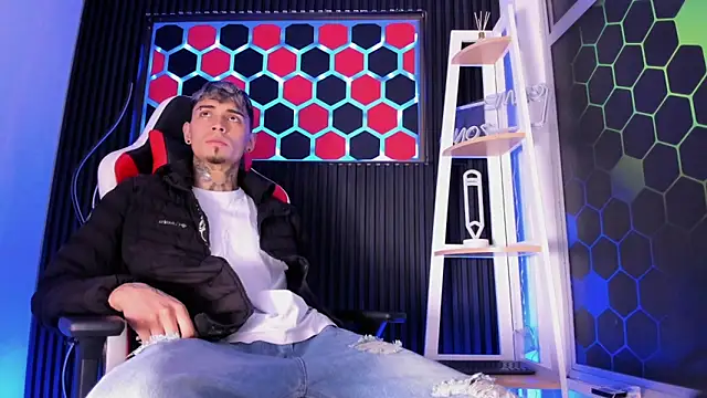 Max Hader  online show from March 28, 2:44 am