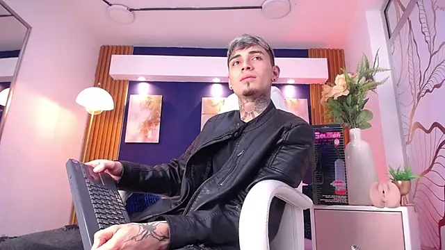 Max Hader  online show from March 31, 11:38 pm