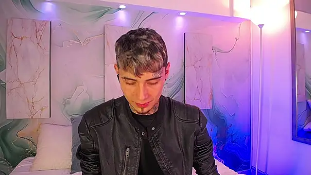 Max Hader  online show from April 16, 3:51 am