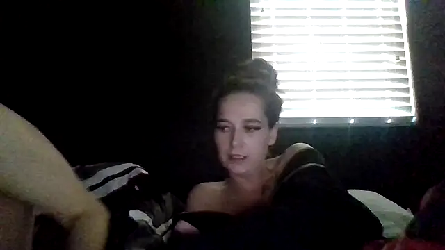 Snapshot of TallHungandCloudy69 chatting on May 18, 7:09 pm TallHungandCloudy69 online show from May 18, 7:09 pm