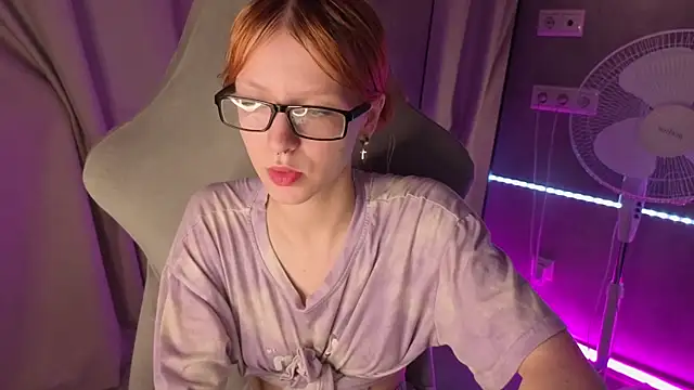 Snapshot of Emma_Dusk chatting on June 19, 12:59 am Emma Dusk online show from June 19, 12:59 am