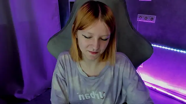 Snapshot of Emma_Dusk chatting on July 9, 1:09 am Emma Dusk online show from July 9, 1:09 am