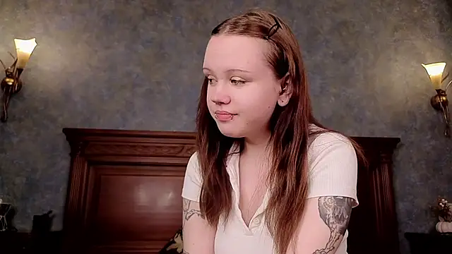 LeahAllsop online show from June 21, 2:03 am