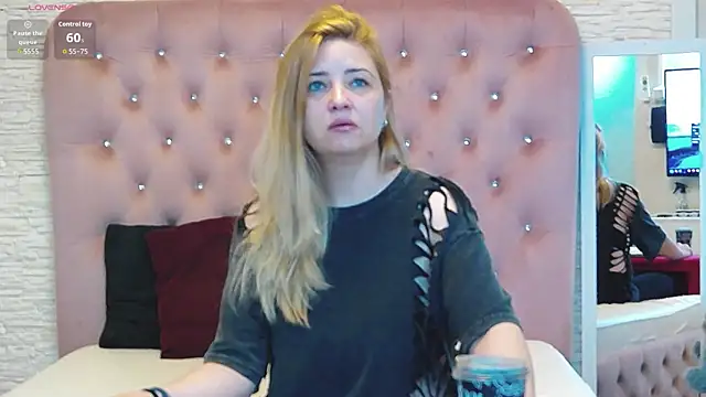 MellanieBliss online show from May 5, 4:20 am