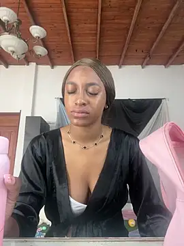 LiaTrainor online show from March 26, 5:18 pm