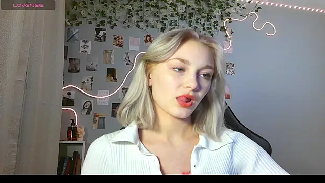 Snapshot of yer_gara chatting on May 28, 5:10 pm yer gara online show from May 28, 5:10 pm