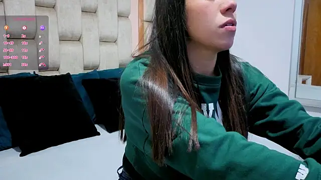 Snapshot of dafneblase chatting on June 24, 1:21 pm dafneblase online show from June 24, 1:21 pm