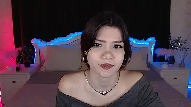 llittle-peachh online show from March 13, 4:13 pm