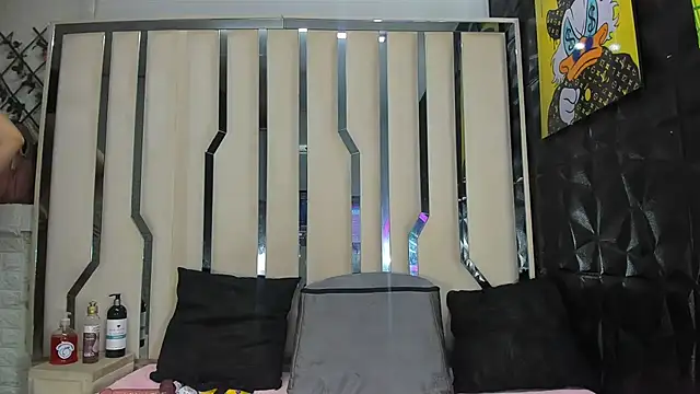 FreyaHL online show from April 14, 7:42 pm