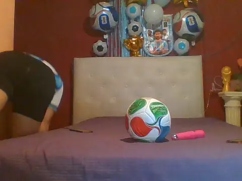 Snapshot of Jime_Love7777 chatting on June 7, 5:27 pm Jime Love7777 online show from June 7, 5:27 pm