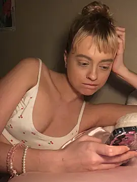 Snapshot of MadeYaLookx chatting on March 3, 4:57 pm MadeYaLookx online show from March 3, 4:57 pm