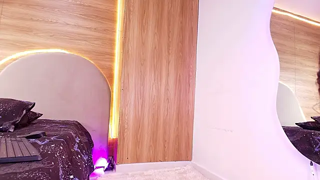 kiara lp online show from March 27, 3:12 am