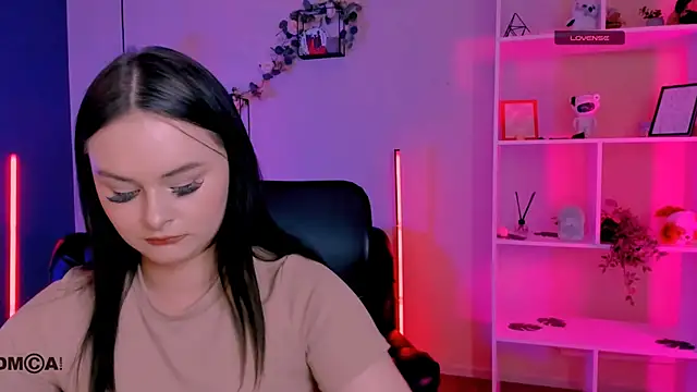 Snapshot of miss_courtney_ chatting on May 7, 8:42 am miss courtney online show from May 7, 8:42 am