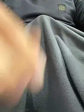 Snapshot of mmonnsterr chatting on March 3, 10:32 am mmonnsterr online show from March 3, 10:32 am