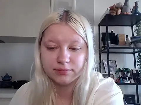 Snapshot of LenaSecret19 chatting on April 27, 5:38 am LenaSecret19 online show from April 27, 5:38 am