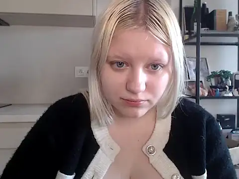 Snapshot of LenaSecret19 chatting on April 29, 5:44 am LenaSecret19 online show from April 29, 5:44 am