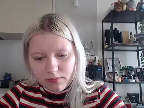 Snapshot of LenaSecret19 chatting on May 7, 7:25 am LenaSecret19 online show from May 7, 7:25 am