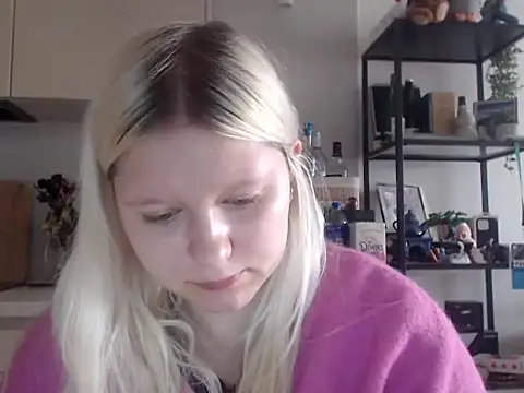 Snapshot of LenaSecret19 chatting on June 10, 6:12 am LenaSecret19 online show from June 10, 6:12 am