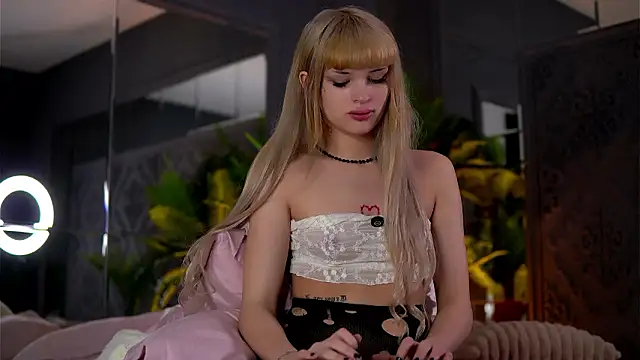 BrattyScarlet online show from March 22, 7:12 am