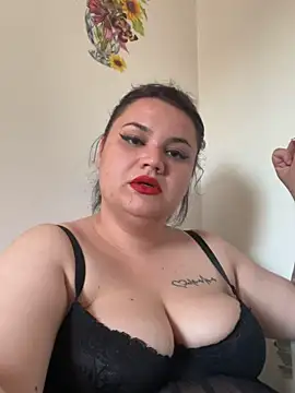 Snapshot of julietalovee chatting on May 4, 4:25 pm julietalovee online show from May 4, 4:25 pm