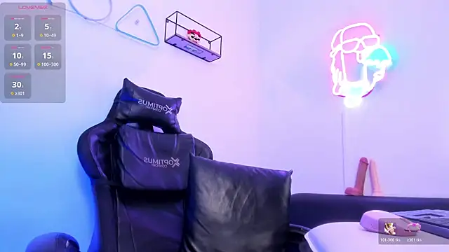 Nicolle Smithh  online show from April 4, 2:14 pm