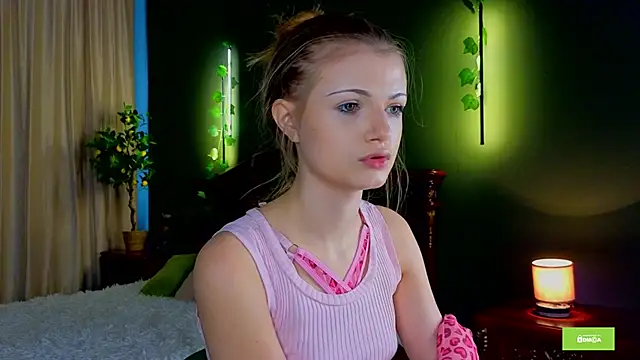 Snapshot of Enji_Rey chatting on June 23, 8:12 am Enji Rey online show from June 23, 8:12 am