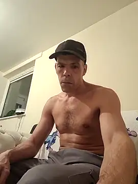 Snapshot of hulllad40 chatting on March 4, 8:15 pm hulllad40 online show from March 4, 8:15 pm