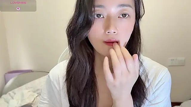 Snapshot of jinxiyao01 chatting on June 18, 2:23 am jinxiyao01 online show from June 18, 2:23 am