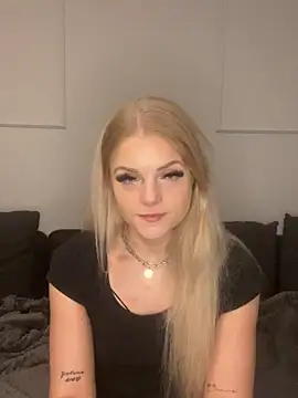 Snapshot of Luna-Noire chatting on March 3, 8:15 pm Luna-Noire online show from March 3, 8:15 pm