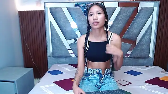 Snapshot of skiaracl202 chatting on March 5, 3:46 am skiaracl202 online show from March 5, 3:46 am