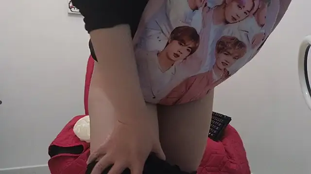 Caroline hernandes online show from March 19, 1:04 pm