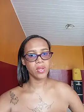 Snapshot of Sraveneno chatting on July 18, 11:47 am Sraveneno online show from July 18, 11:47 am