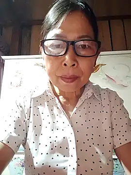 Snapshot of Sky-rain98 chatting on May 4, 9:00 pm Sky-rain98 online show from May 4, 9:00 pm