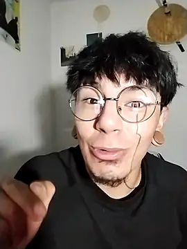 Snapshot of Apolo444 chatting on March 5, 2:40 am Apolo444 online show from March 5, 2:40 am