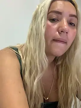 Snapshot of RODRI215 chatting on March 5, 3:57 am RODRI215 online show from March 5, 3:57 am