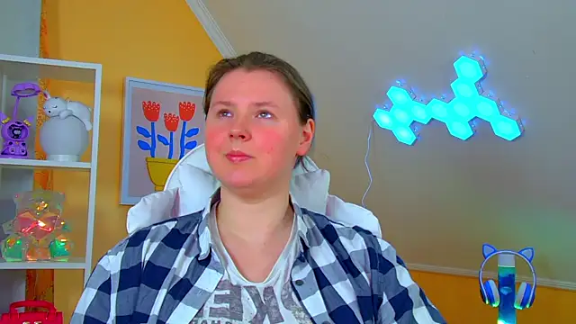 MelodyMoores online show from April 15, 6:31 am