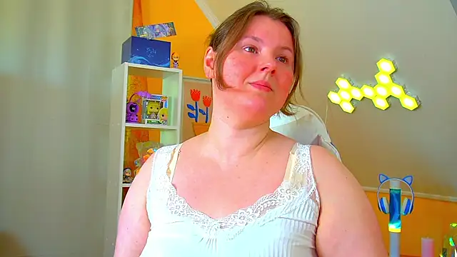 MelodyMoores online show from June 20, 6:27 am