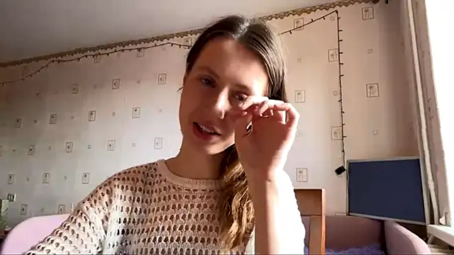 Snapshot of AlesiaGurevich chatting on July 10, 7:23 am AlesiaGurevich online show from July 10, 7:23 am