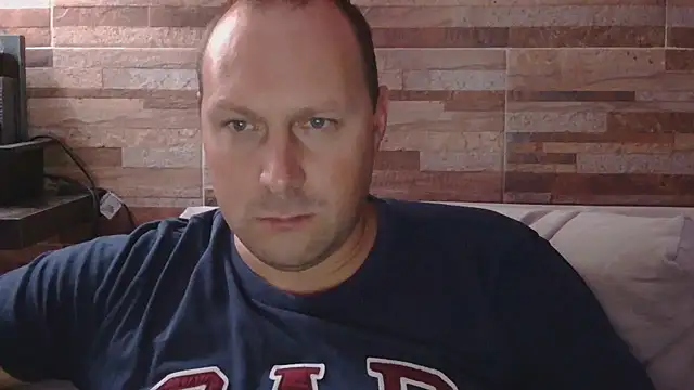 Snapshot of lustonfan chatting on April 21, 2:37 am lustonfan online show from April 21, 2:37 am