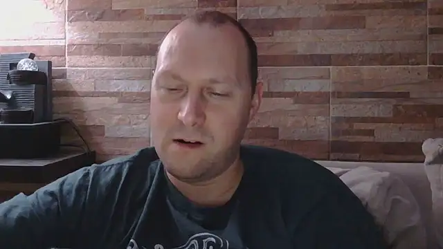 Snapshot of lustonfan chatting on August 6, 11:23 am lustonfan online show from August 6, 11:23 am