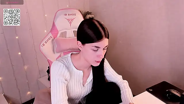 LunaRossaa online show from April 21, 12:12 am