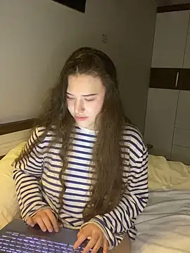 KristieKitty online show from April 19, 9:08 am